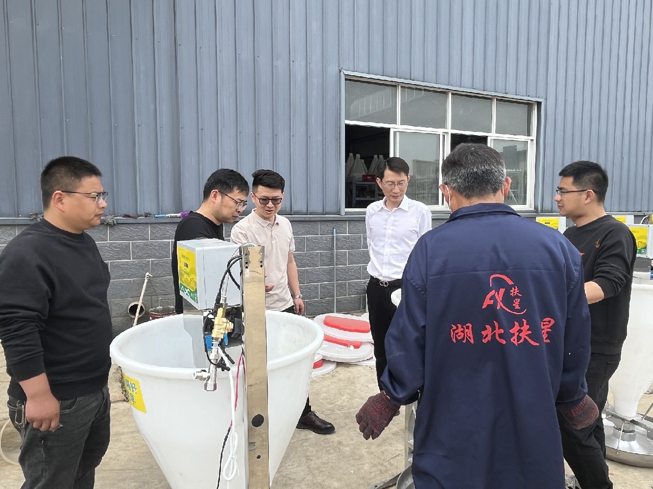 武汉市农业科学院农机所王所长、廖剑博士莅临湖北扶星参观交流